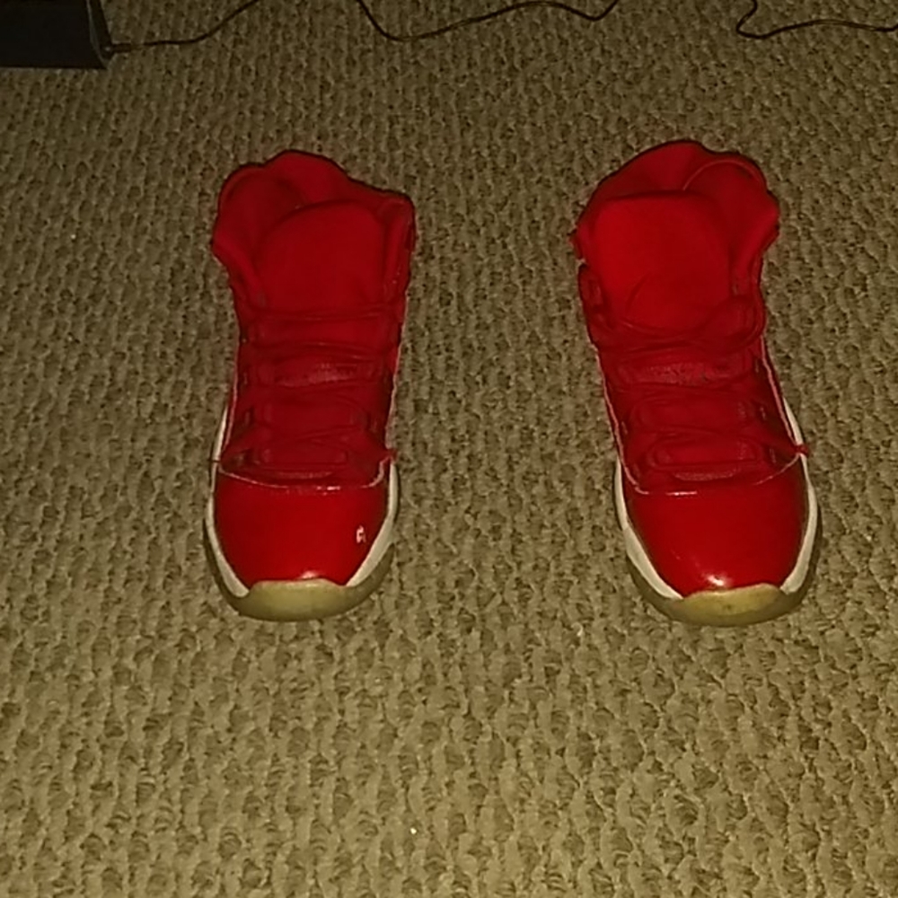 ~I CANT FIT THESE SHOES